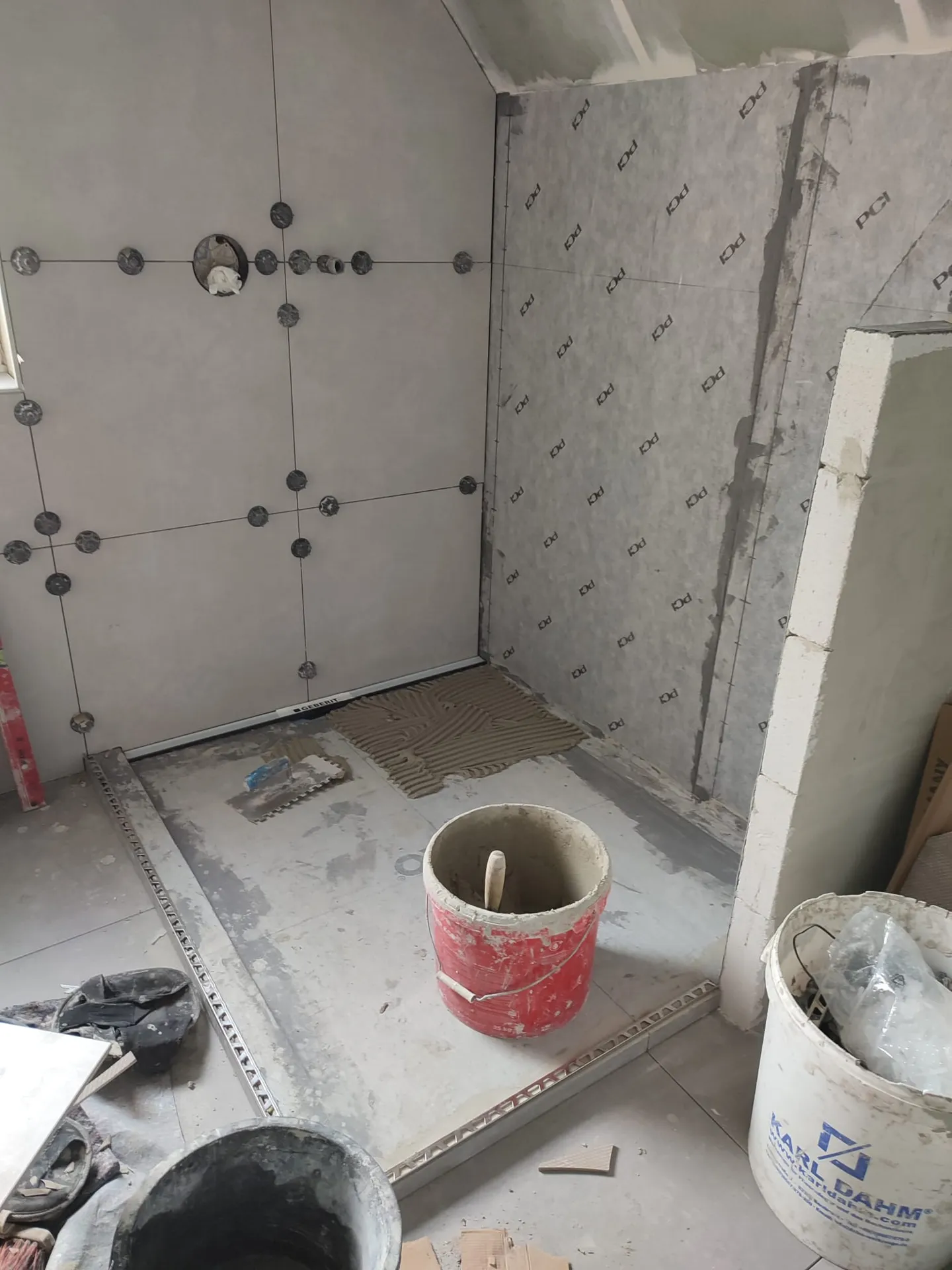 Abdichtung und Verlegung der Dusche
